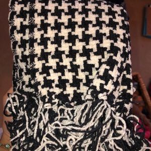 Houndstooth scarf